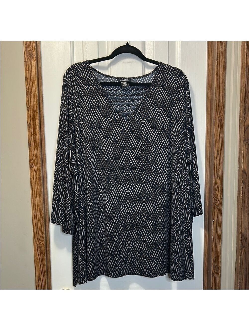 Catherines Navy & Tan Patterned Blouse with Split Sleeves EUC